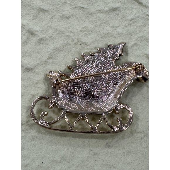 Vintagen Holiday Sleigh & Tree Christmas Pin Brooch ~ Excellent Condition CP23 - Picture 4 of 4